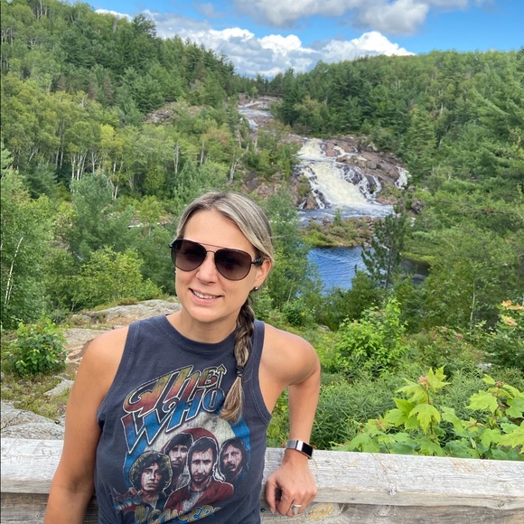 Meet Your Posher - Picture 3 of 5